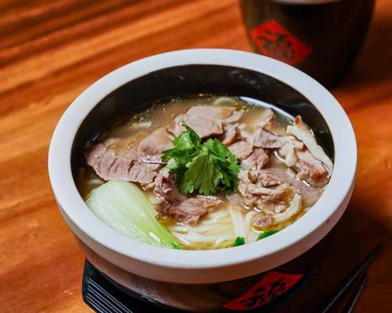 Noodles in Lamb Soup (清湯羊肉麵)